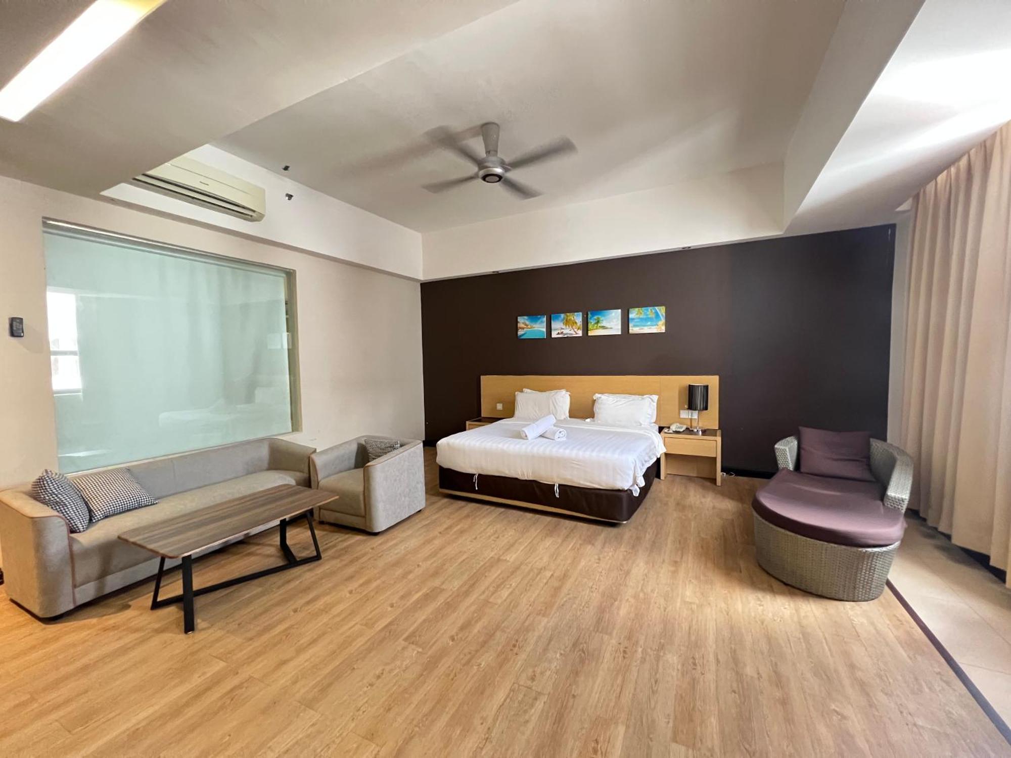Hotel Langkasuka Langkawi Куа Екстериор снимка